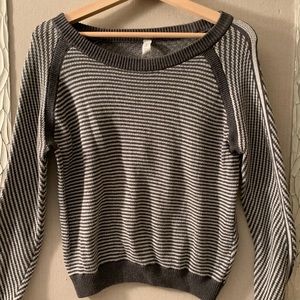 LULULEMON women’s sweater stripe devi crew size 6